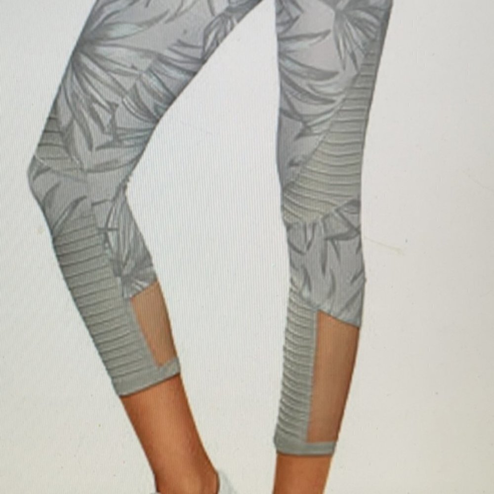PINK Victoria's Secret Womens Grey Ultimate Moto Ankle Leggings Palm Size Small
